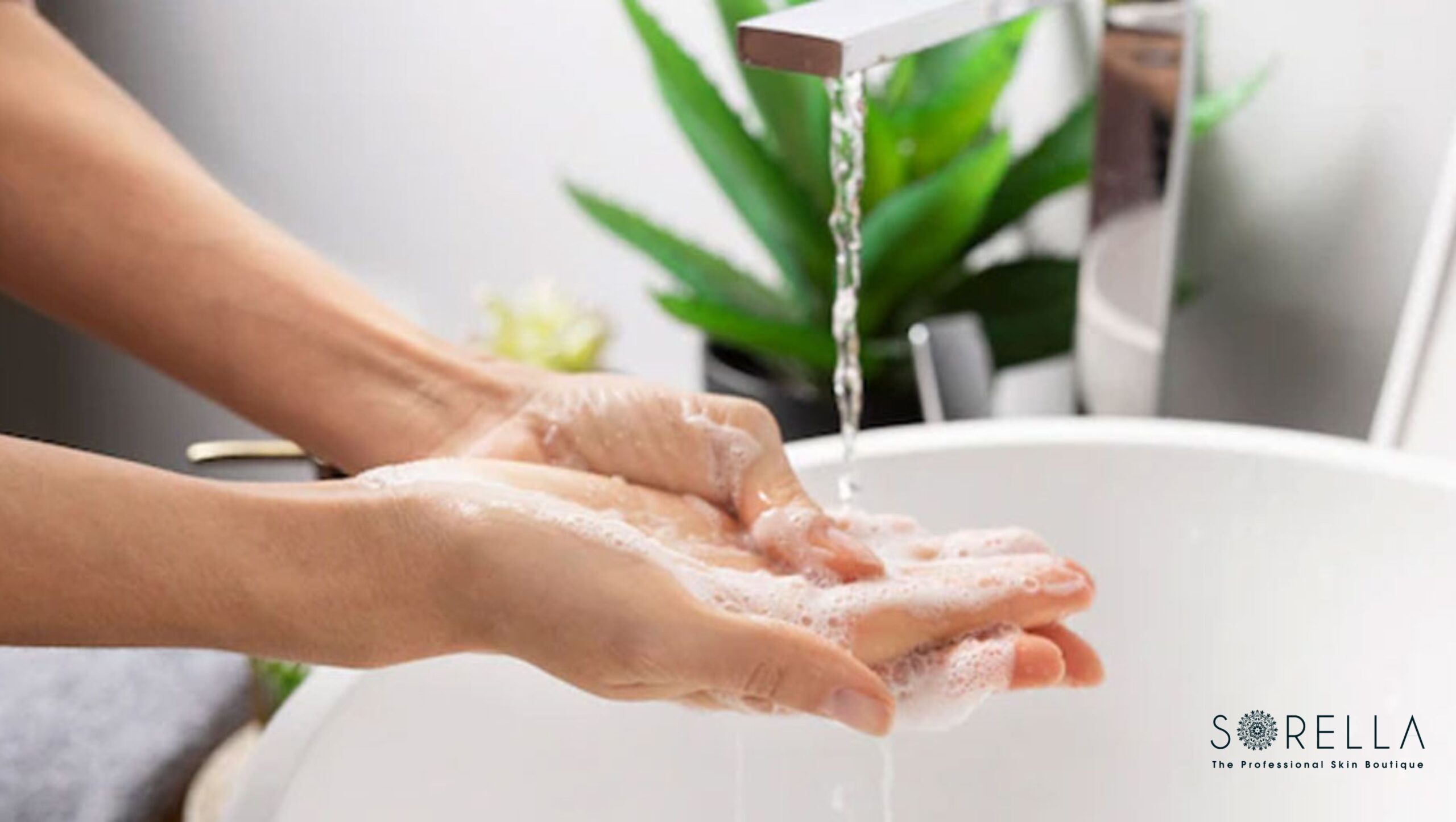 Rửa tay hằng thường xuyên giúp làm bảo vệ da khỏi các vi khuẩn, bụi bẩn 