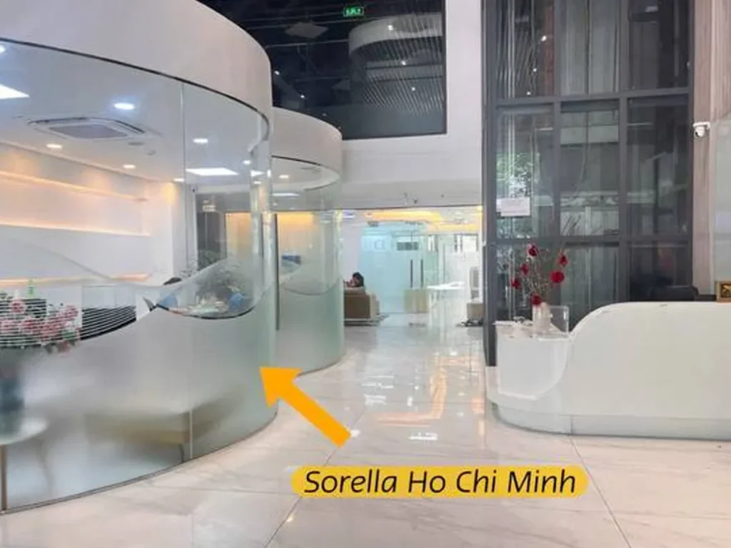 Sorella TP.HCM - quầy lễ tân bên trong sảnh