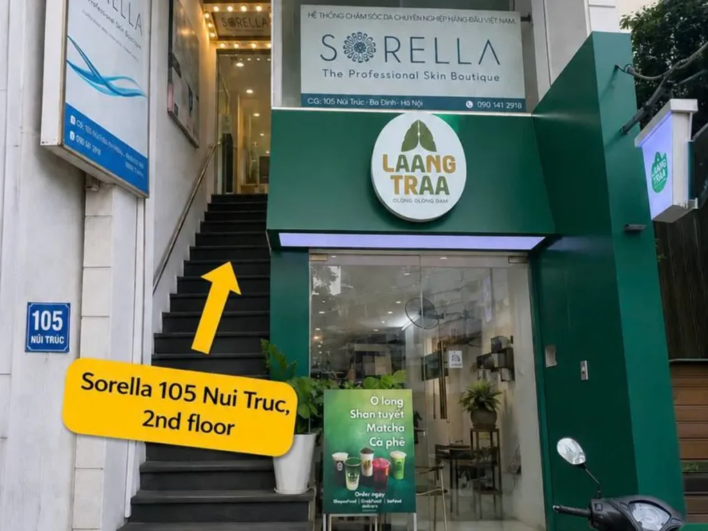 Sorella 105 Núi Trúc - cầu thang ngay cạnh quán trà Laang Traa, Sorella ở tầng 2